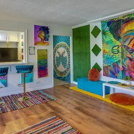 Colorful Atlanta Vacation Rental - Walk To Dtwn!